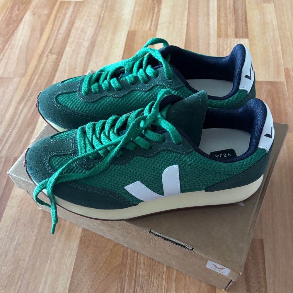 Veja Women's Green Sneakers
